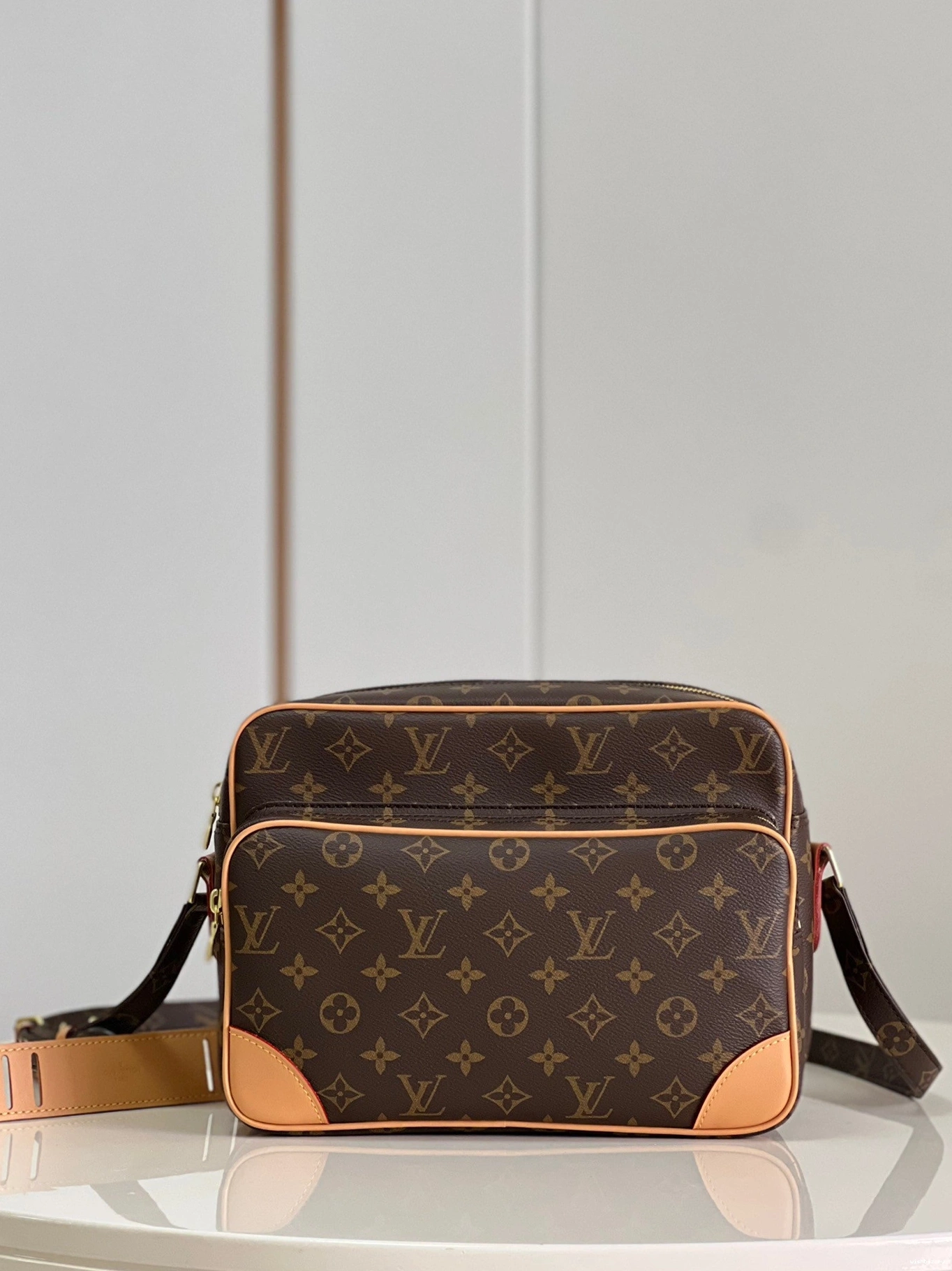 WIS MESSENGER LOUIS VUITTON 0724